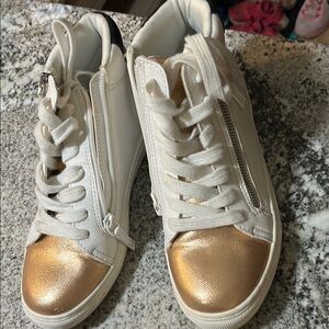 Universal Thread White and Gold Sneakers with Metallic Accents